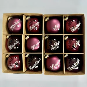 Personalisierte Chritbaumkugeln im Karton