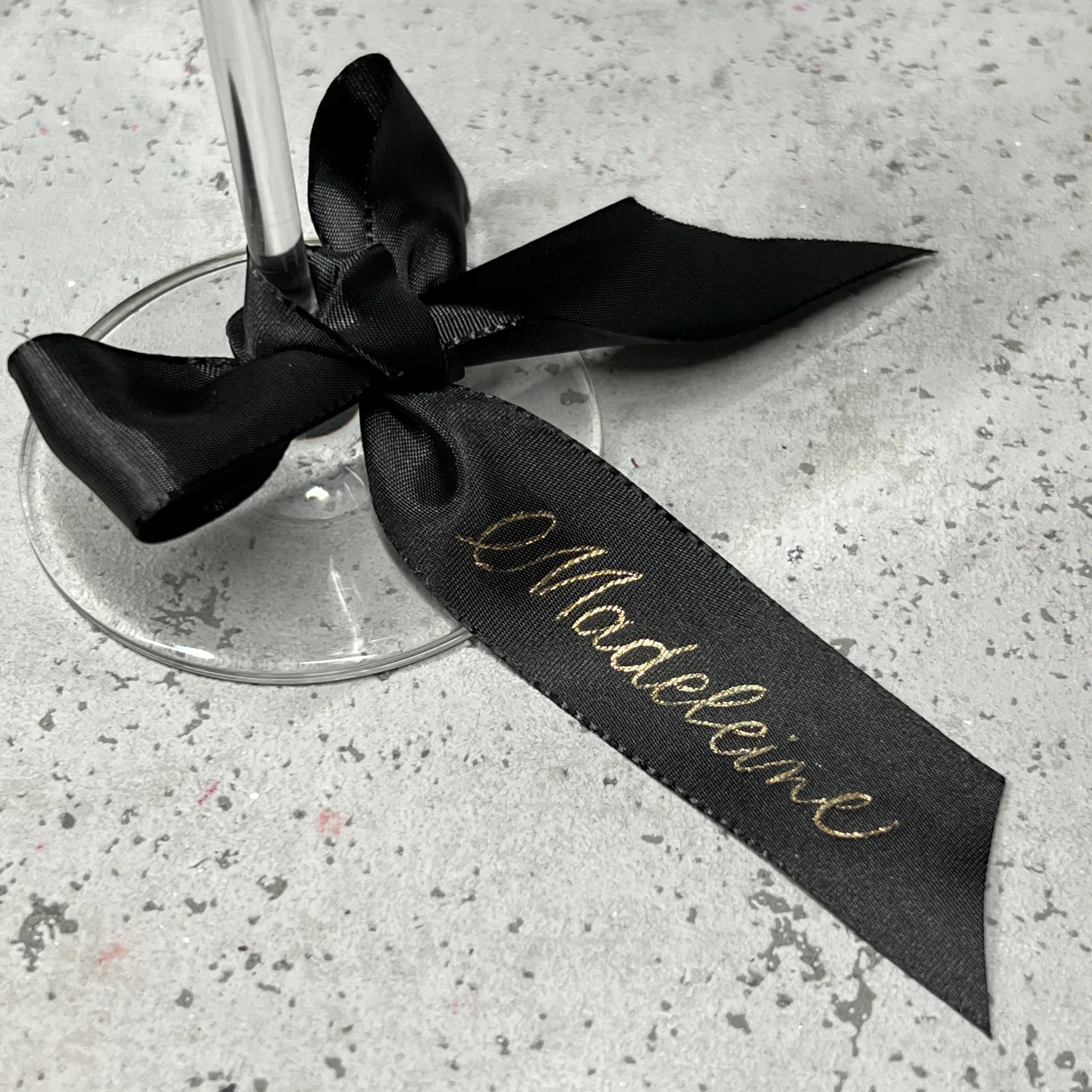Personalisierung Schleife mit Heißfolierung Hot Foiling by Pink Ink Lettering Duesseldorf