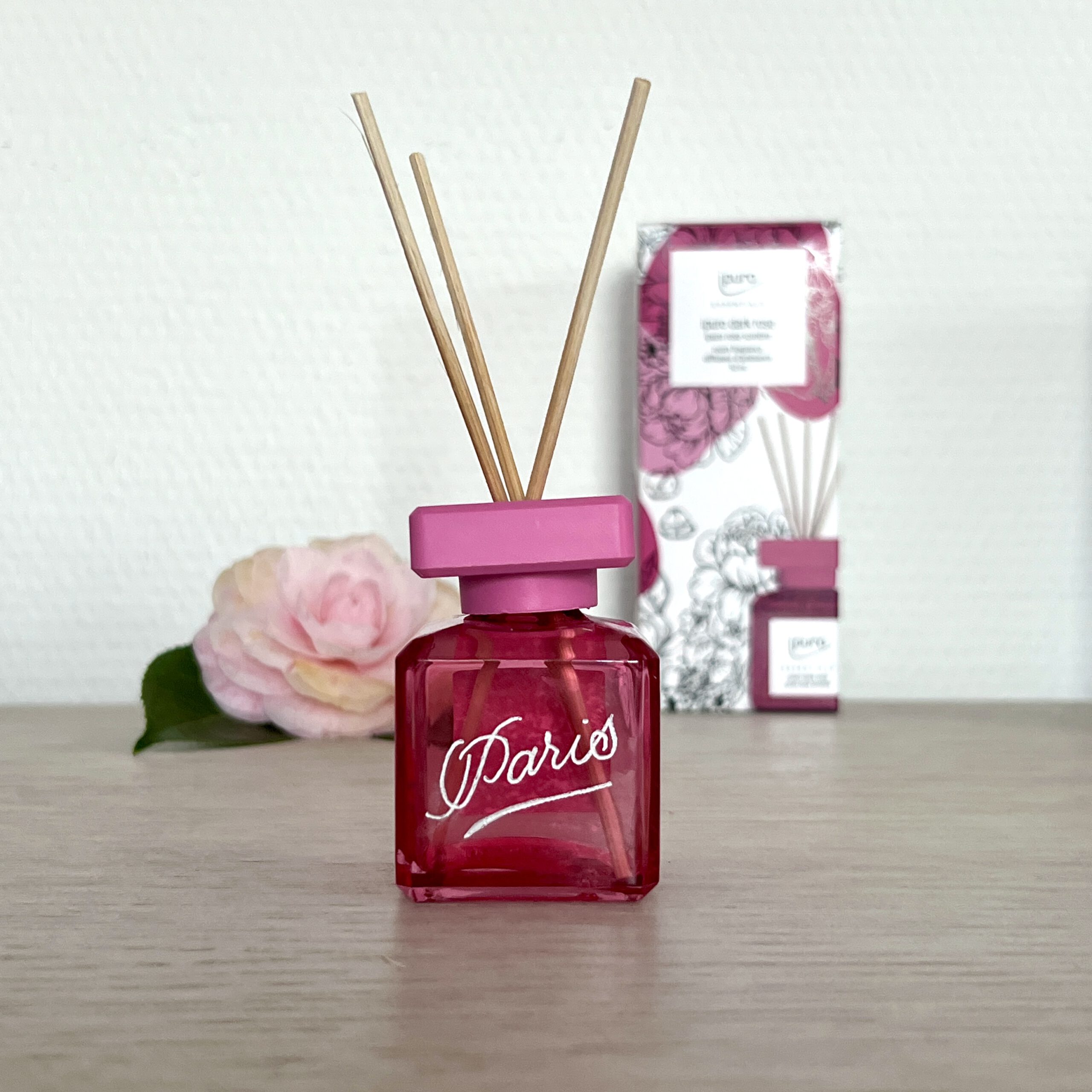 Handgravierter Raumduft von Ipuro Paris Pink Ink Lettering