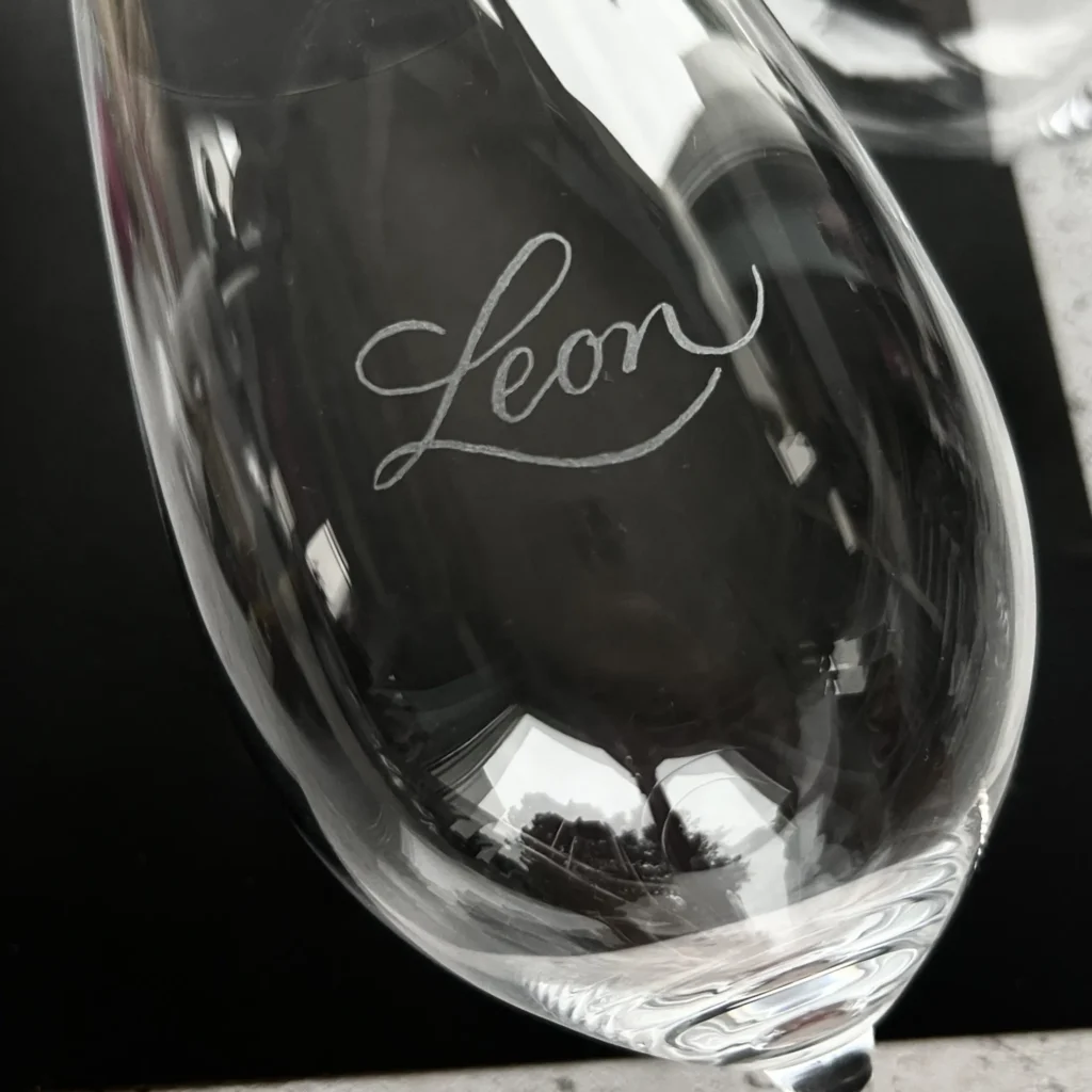Gavur Rotweinglas mit Name Leon
