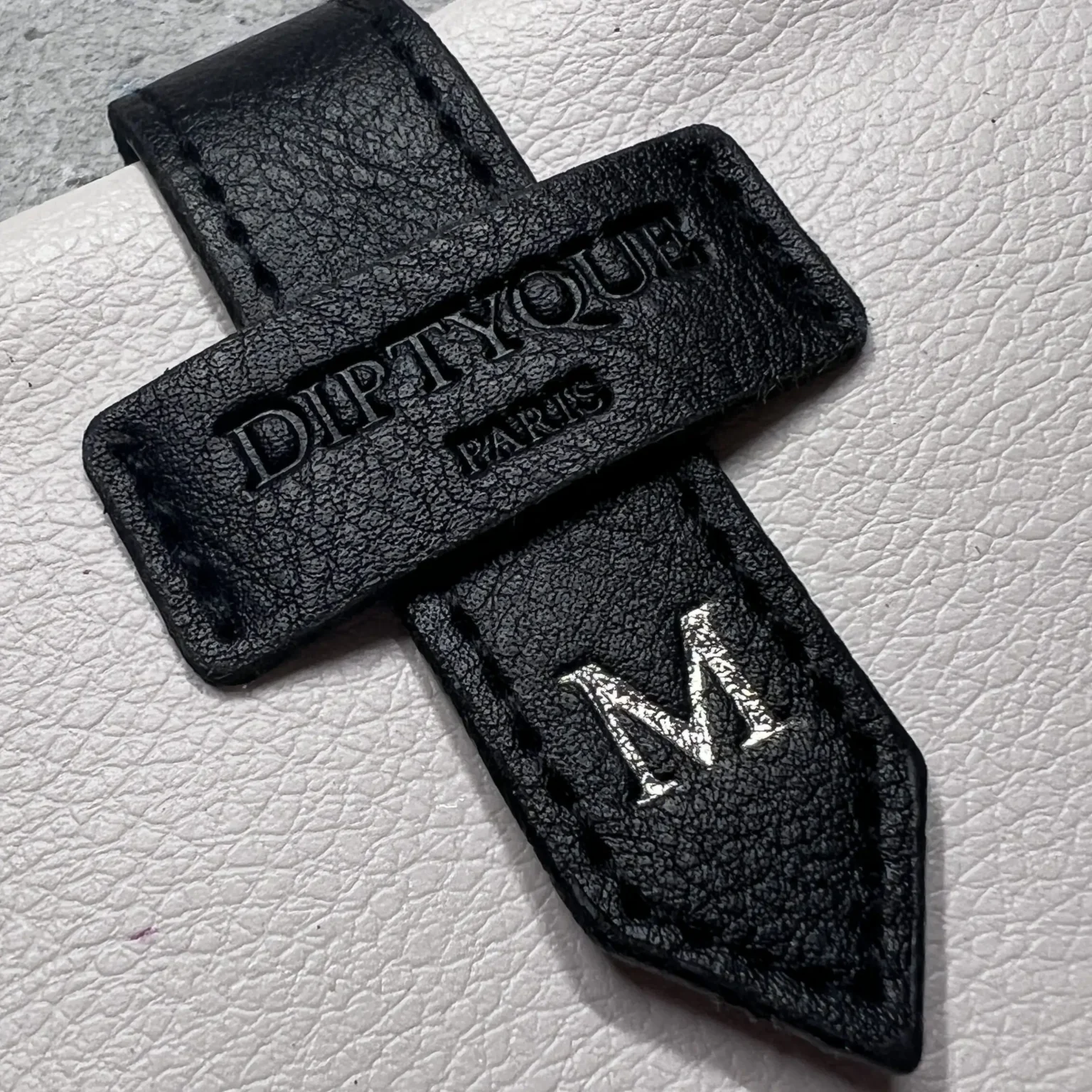 Heißfolienprägung mit mobiler Prägemaschine live vor Ort