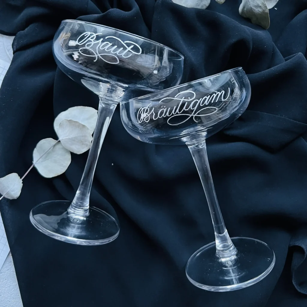 Champagner Coupe mit Braut und Bräutigam Gravur