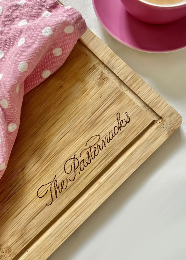 Brandmalerei auf Holzbrett Name Personalisierung Kalligraphie