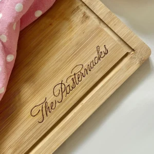 Brandmalerei auf Holzbrett Name Personalisierung Kalligraphie