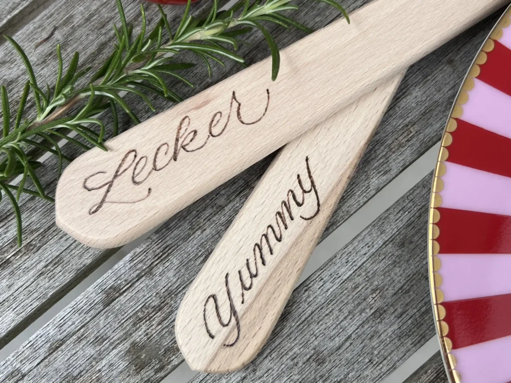 Salatbesteck Brandmalerei Brandmalerei auf Salatbesteck aus Holz