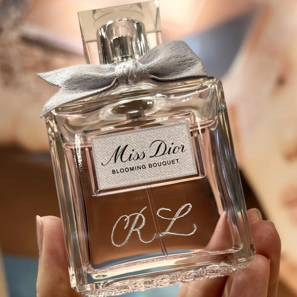 Dior Gravur Initialen Quadrat Dior Parfüm mit Handgravur Düsseldorf