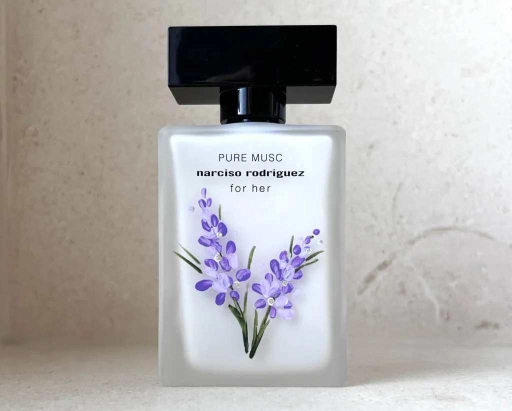 Bottle Painting Lavendel auf Parfümflasche Bottle Painting auf Narciso Rodriguez