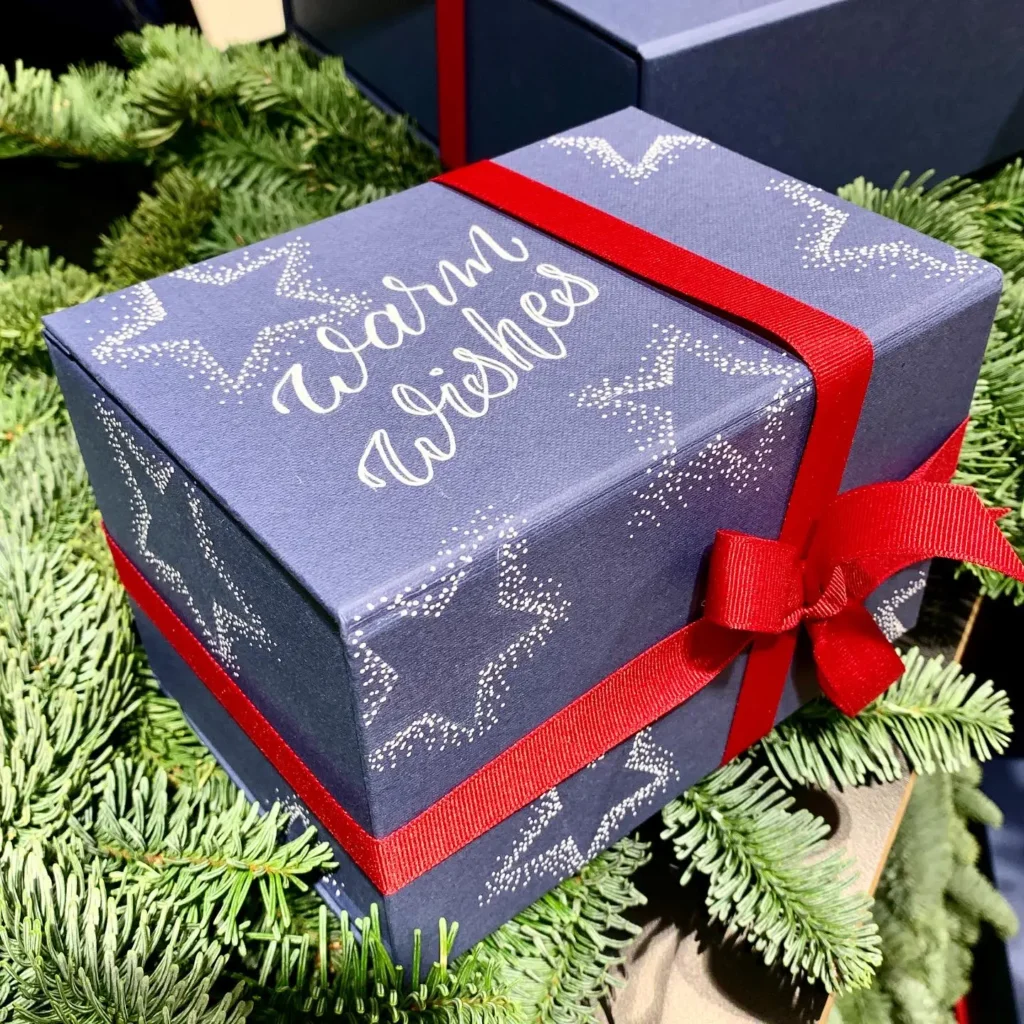 Geschenkbox mit Kalligraphie