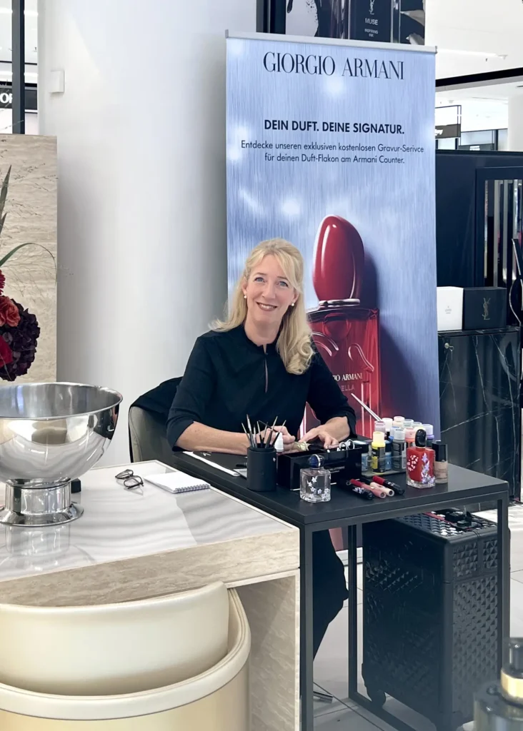 HUAZ3086 Live Bottle Painting für Giorgio Armani