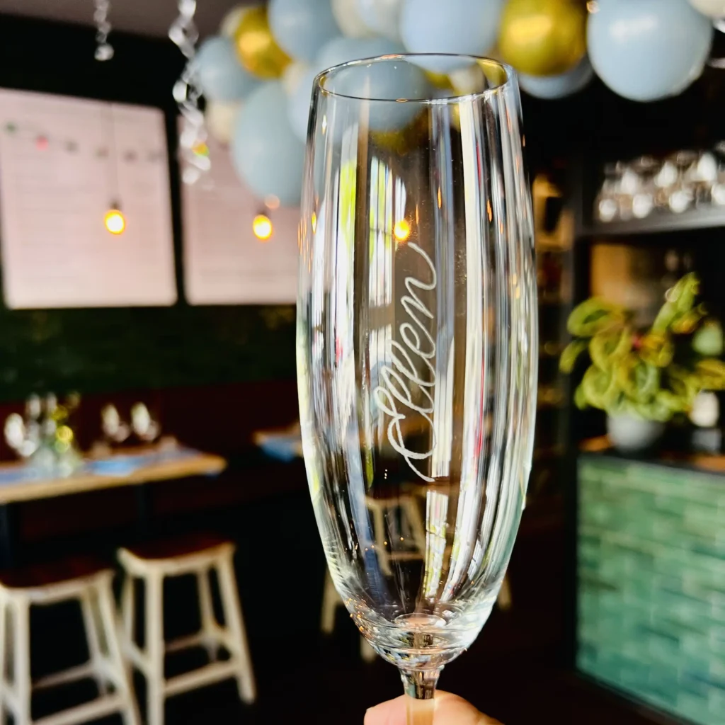 Sektglas Ellen Gravur Handgraviertes Sektglas im Hospitality Bereich