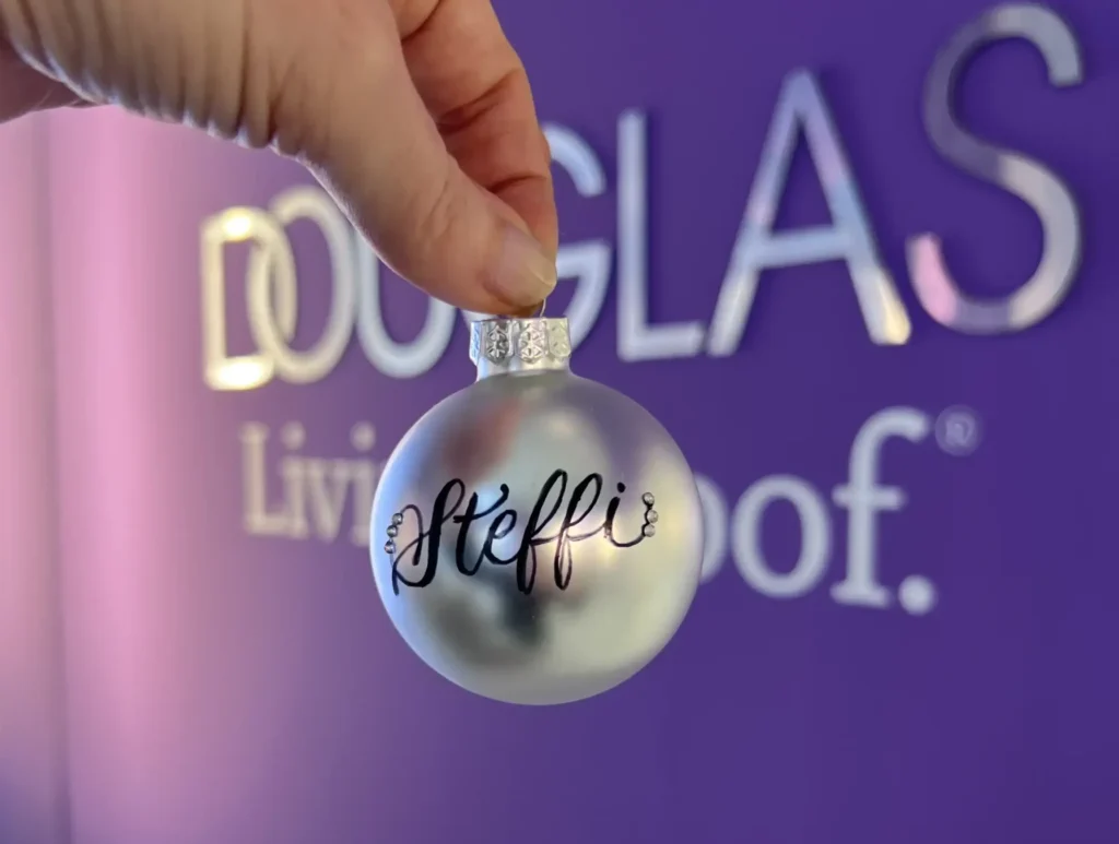 Kugel auf Douglas Event Christbaumkugel für Douglas matt silber
