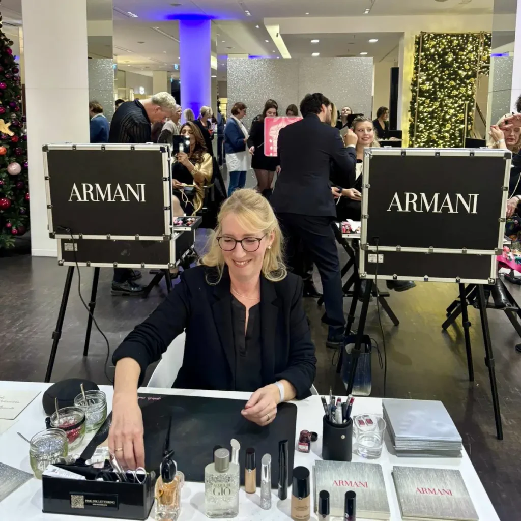 Kalligraphie für Armani Alsterhaus In-store retail activation with live personalisation