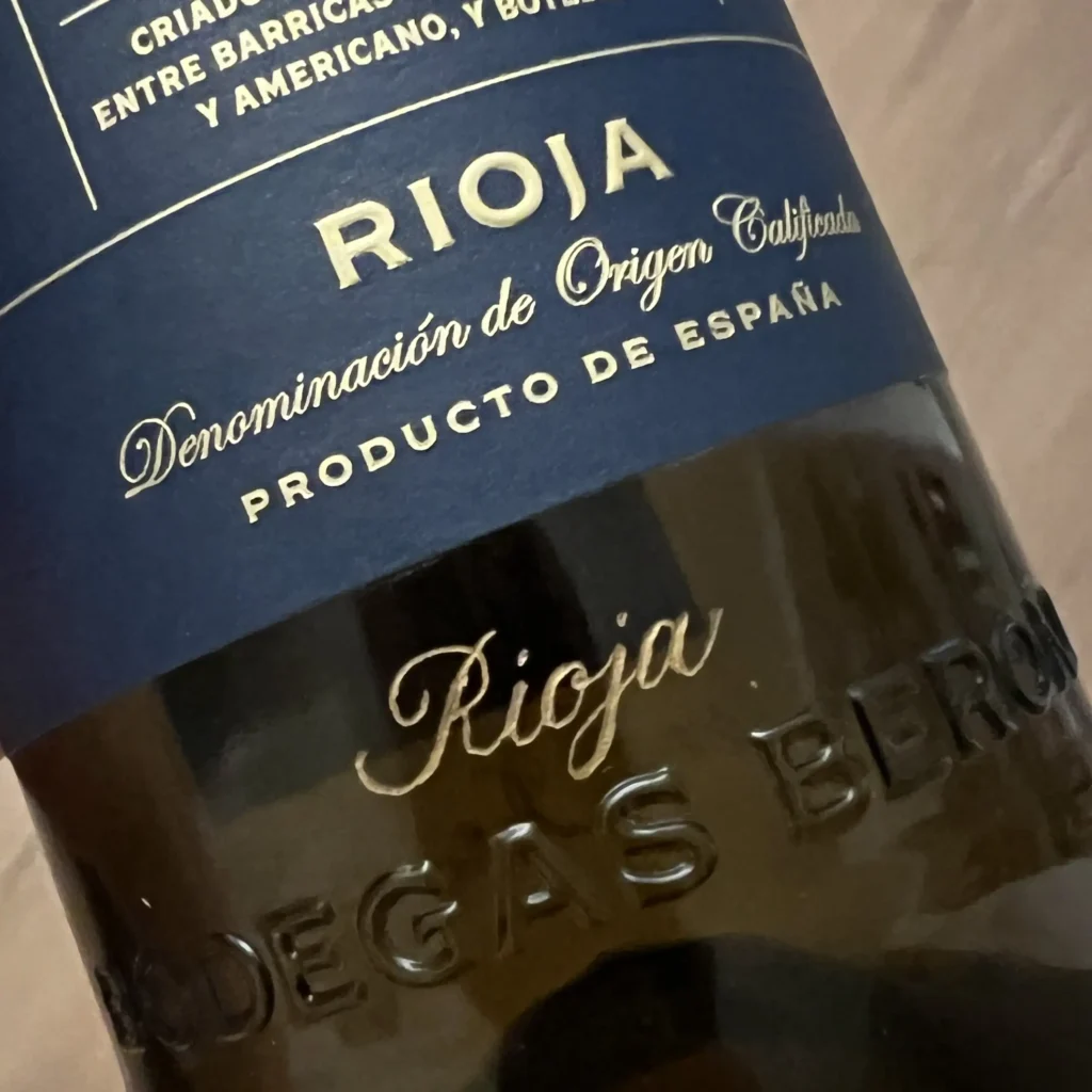 Rioja graviert auf Weinflasche