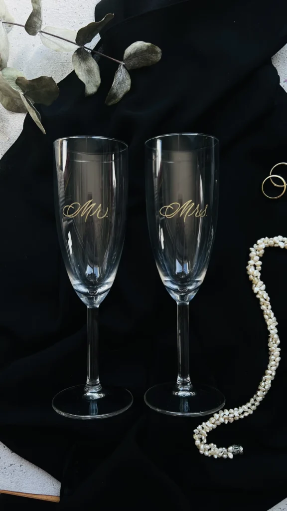 Sekt Hochzeit schwarz Sektgläser für Brautpaar handgraviert