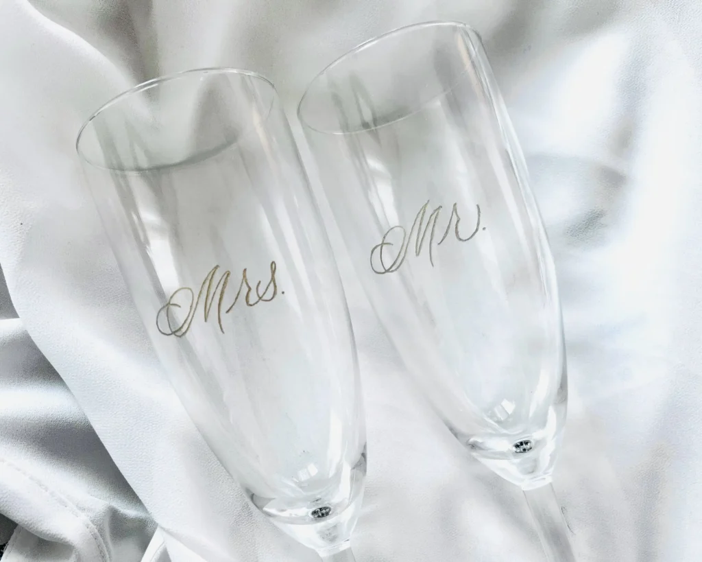 Sektgläser Hochzeit Zwei handgravierte Sektgläser mit Mr. und Mrs.
