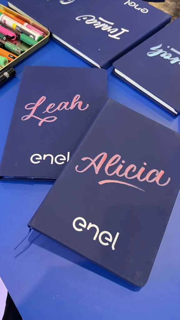 Live Personalisierung von Notizbuch an Messestand