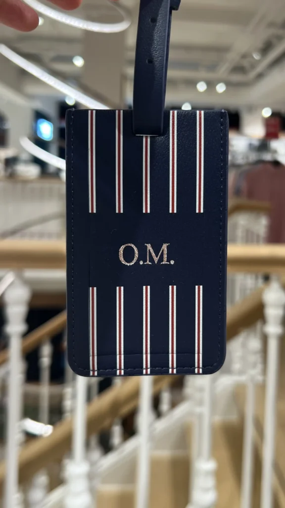 Kofferanhänger OM Kofferanhänger live geprägt im Store